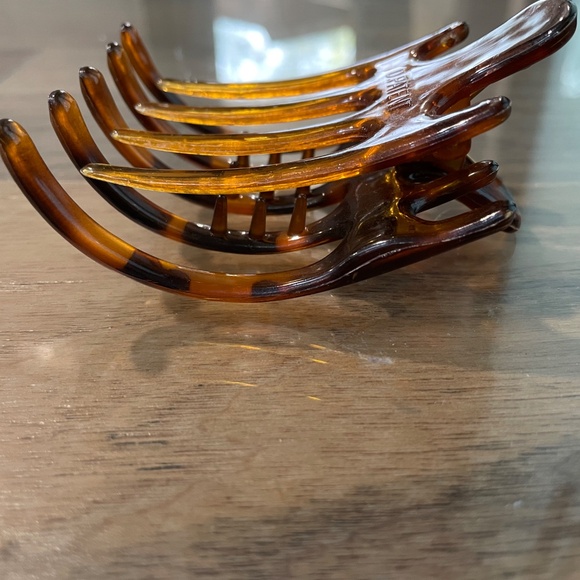 New Bear Claw Hair Clip - Picture 6 of 7